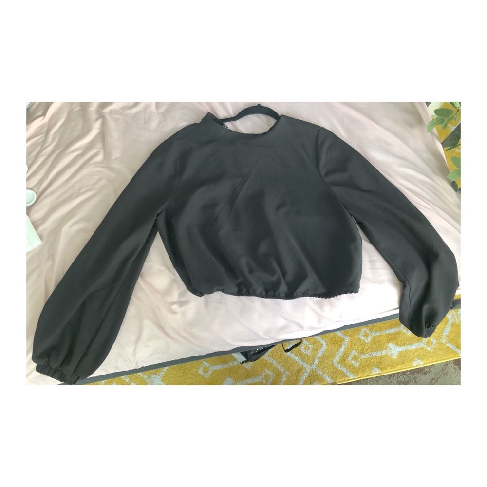 Black cropped blouse.